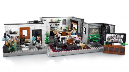 LEGO ICONS 10291 QUEER EYE – THE FAB 5 LOFT image 4