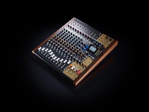 Tascam MODEL 16 audio mixer 16 channels 20 - 30000 Hz Black, Gold, Wood image 4