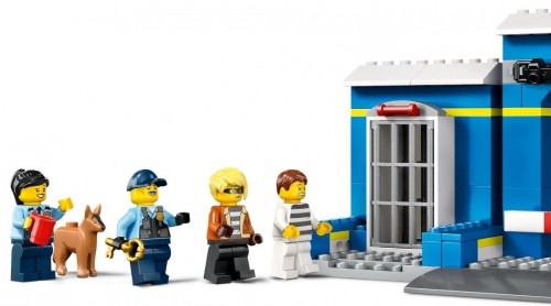LEGO CITY 60370 POLICE STATION CHASE image 4