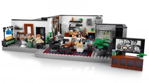 LEGO ICONS 10291 QUEER EYE – THE FAB 5 LOFT image 5