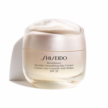 Dienas pret-novecošanās krēms Shiseido Benefiance Wrinkle Smoothing 50 ml Spf 25